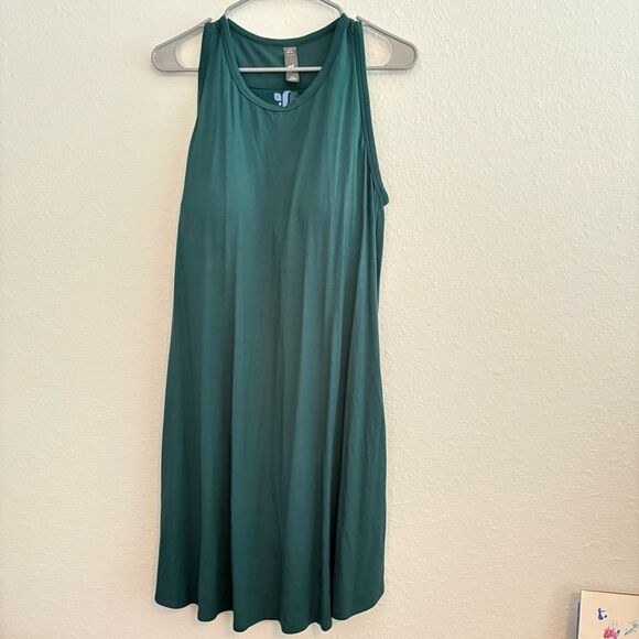 Shebird Dresses & Skirts - Shebird Built in Bra Dress in Olive Green Size 6 w/ pockets